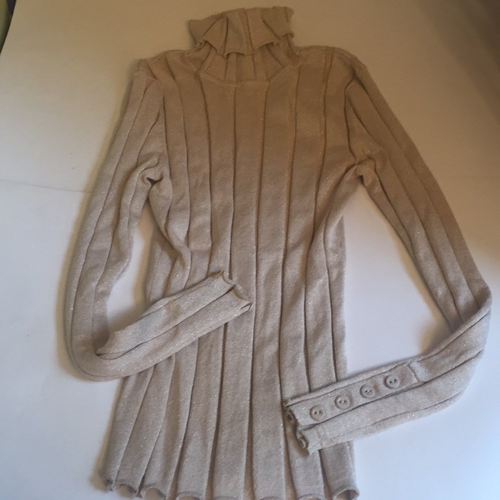 Gold turtleneck new M